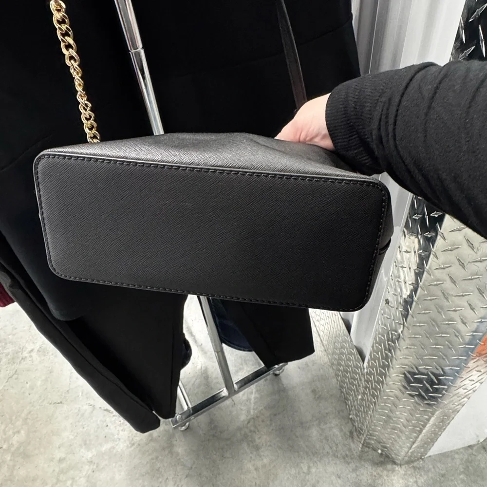 Michael Kors | Crossbody with Chain Detail in Black
